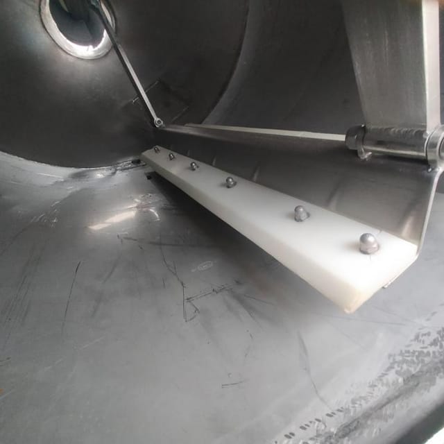 Ёмкость с рубашкой  1000л с конусом и мешалкой инв.10147