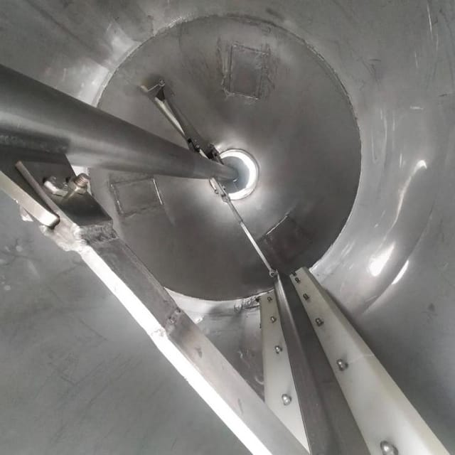 Ёмкость с рубашкой  1000л с конусом и мешалкой инв.10147