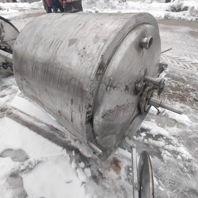 Ёмкость с рубашкой  1000л с конусом и мешалкой инв.10147