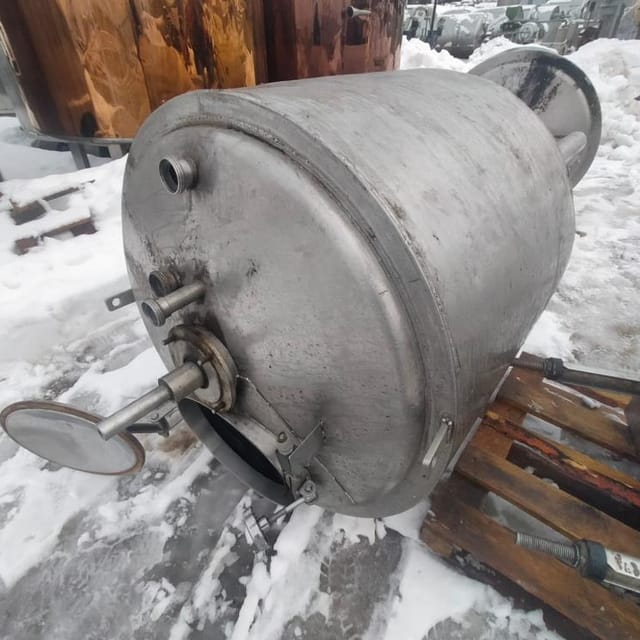 Ёмкость с рубашкой  1000л с конусом и мешалкой инв.10147