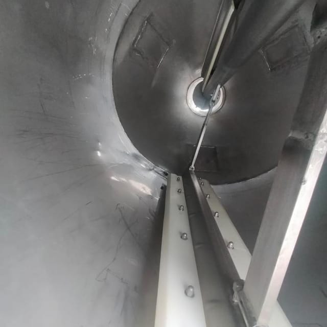 Ёмкость с рубашкой  1000л с конусом и мешалкой инв.10147