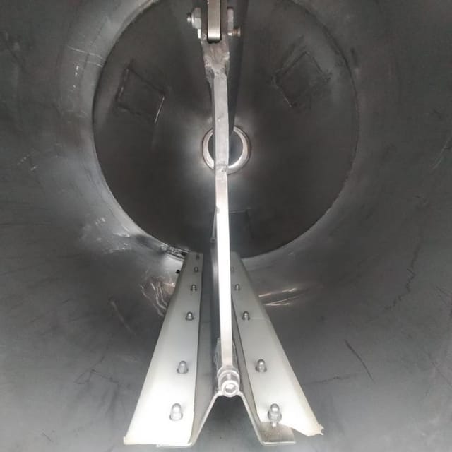 Ёмкость с рубашкой  1000л с конусом и мешалкой инв.10147