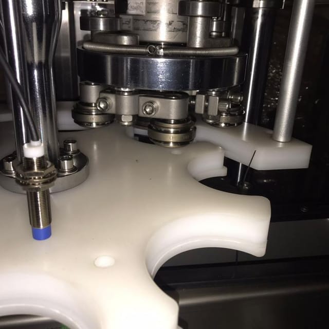 Закатка Leva Packaging в ПЭТ банку с широким горлом инв.10212