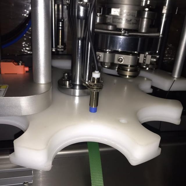 Закатка Leva Packaging в ПЭТ банку с широким горлом инв.10212