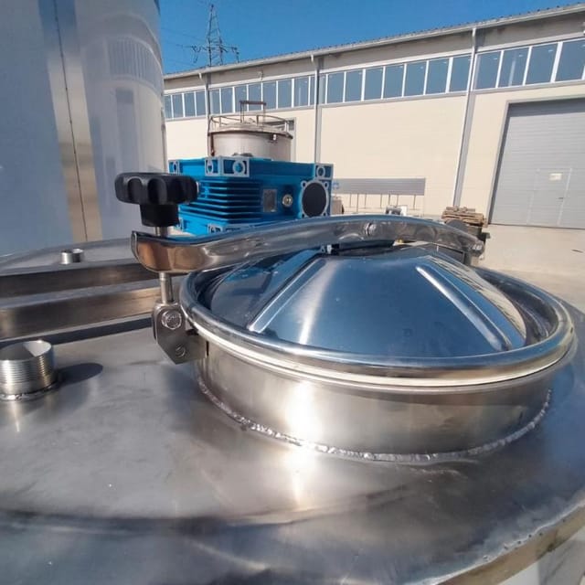 Емкость новая 3300л с подогревающей лентой 9 кВт