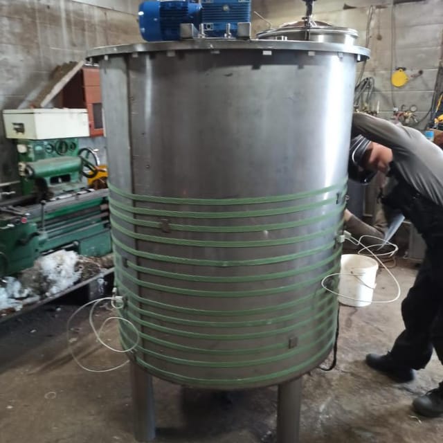 Емкость новая 3300л с подогревающей лентой 9 кВт