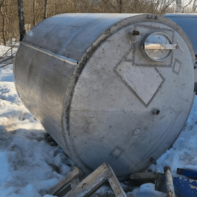 Емкости объем 6 куб.м.,  с термоизоляцией. е.1836