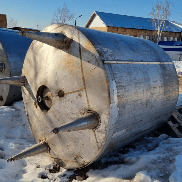 Емкости объем 6 куб.м.,  с термоизоляцией. е.1836