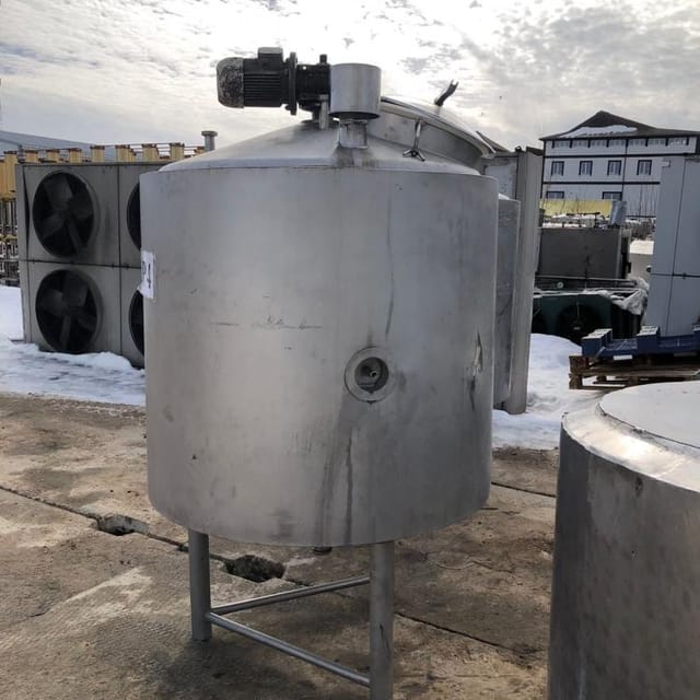 Емкость 1000л  с рубашкой и мешалкой инв.11967