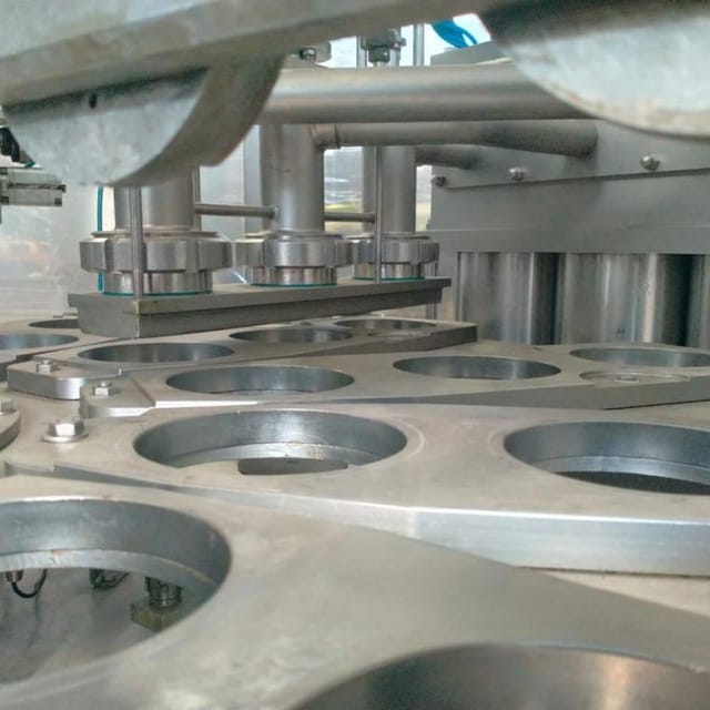 Трепко розлив в ведра