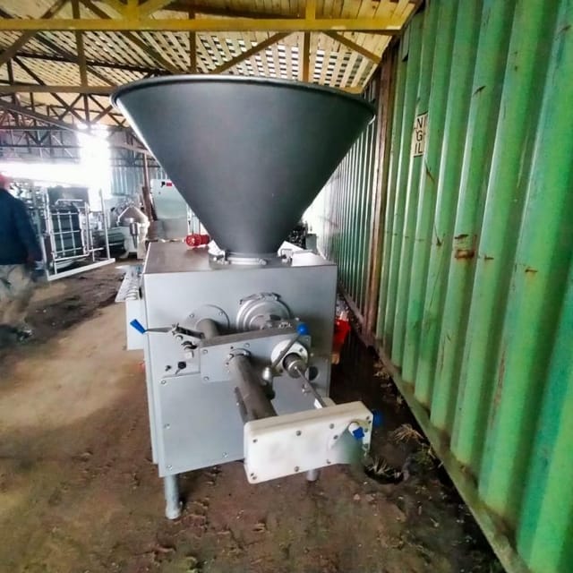 Шприц вакуумный с перекрутчиком Компо Опти 2000-01 инв.11586