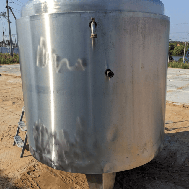 Емкости 2,1 куб.м. с рубашкой и термоизоляцией