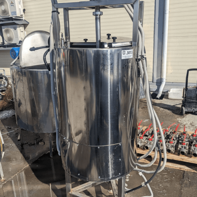 Емкость объем 100 л, с рубашкой ТЭН е.3313