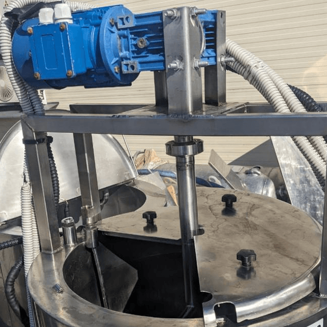 Емкость объем 100 л, с рубашкой ТЭН е.3313