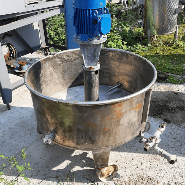 Емкость 0,15 куб.м., со встроенным насосом