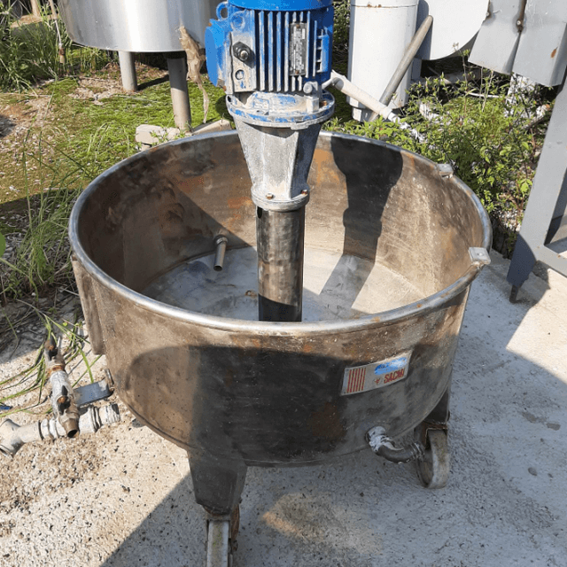 Емкость 0,15 куб.м., со встроенным насосом