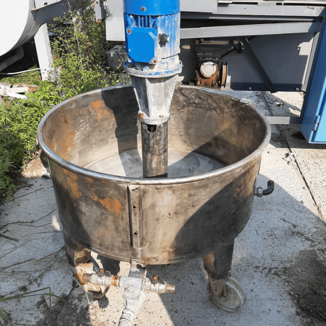 Емкость 0,15 куб.м., со встроенным насосом