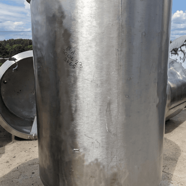 Емкость объемом 1,5 куб.м, с крышкой е.2464