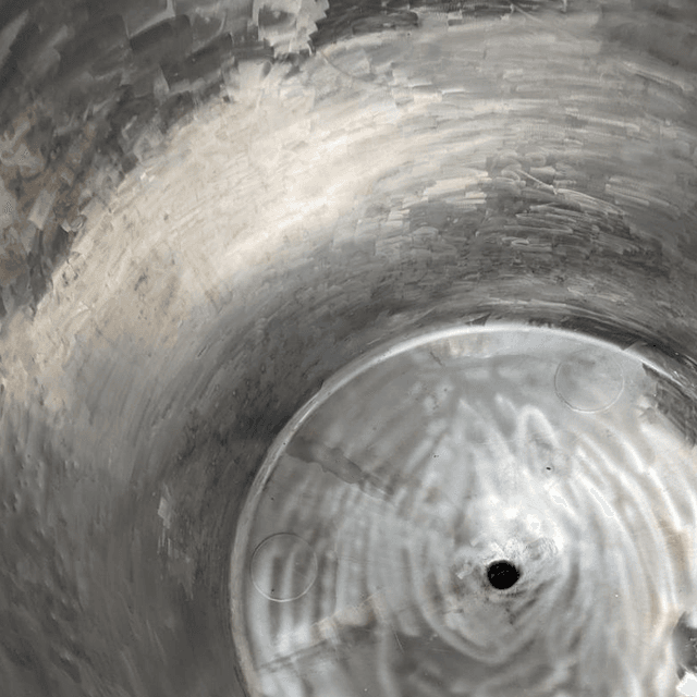 Емкость объемом 1,5 куб.м, с крышкой е.2464