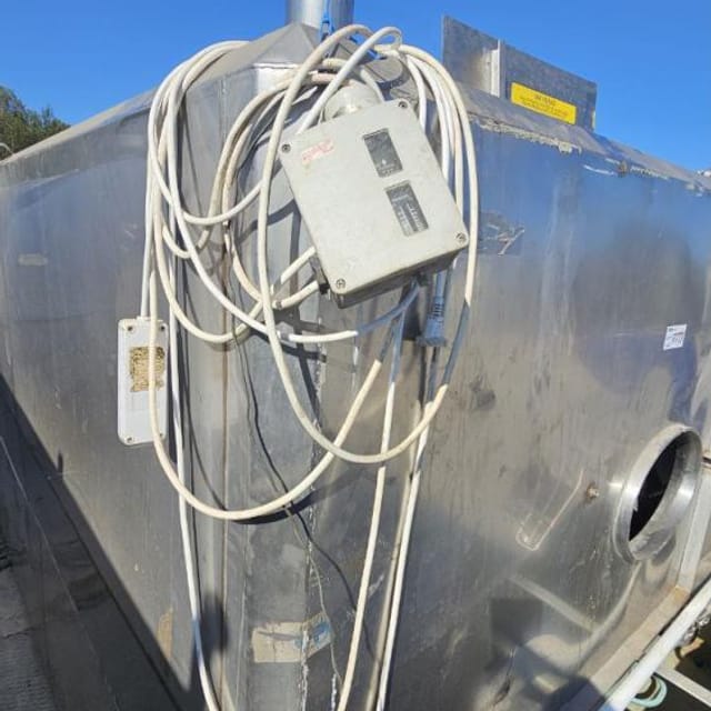 Емкость прямоугольная с мешалкой и теплообменником 7.5 куб  инв.11777