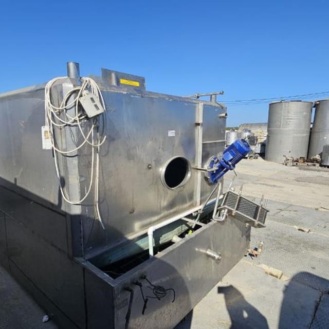 Емкость прямоугольная с мешалкой и теплообменником 7.5 куб  инв.11777