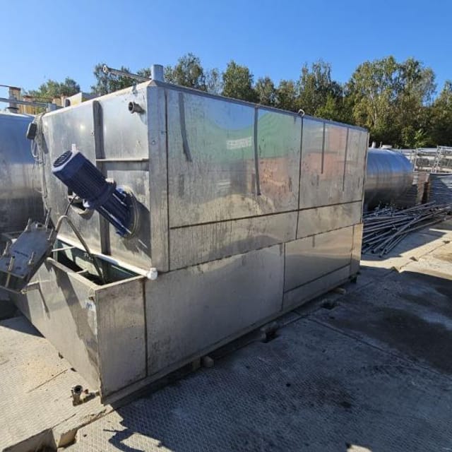 Емкость прямоугольная с мешалкой и теплообменником 7.5 куб  инв.11777