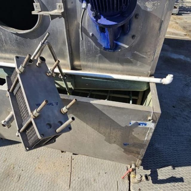 Емкость прямоугольная с мешалкой и теплообменником 7.5 куб  инв.11777