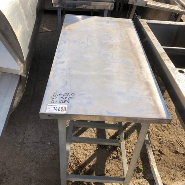 Стол, длина 1,2м инв.14690