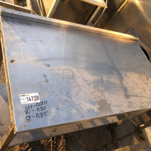 Стол, длина 1,3м инв.14720