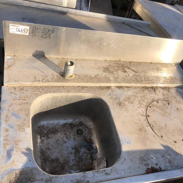 Стол с раковиной, длина 1,2м инв.14692