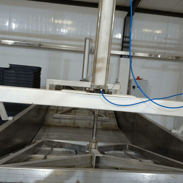 Аппарат формовочный для сыра, объем 5000 литров, е.3446