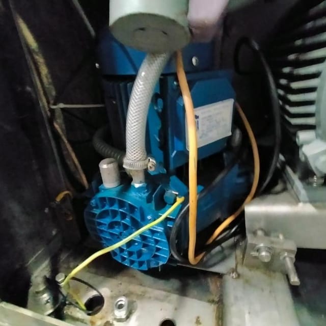 Шприц КОМПО-1500 с бункером инв.14535