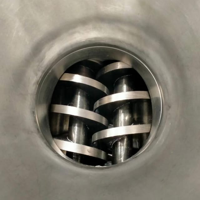 Шприц КОМПО-1500 с бункером инв.14535