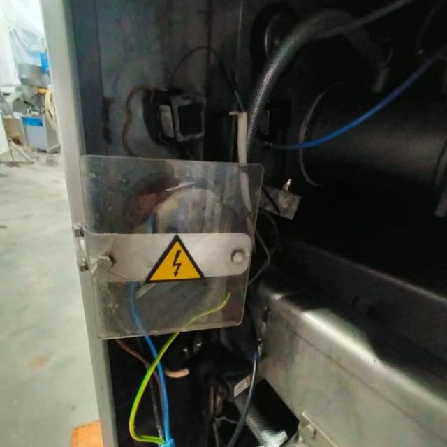 Шприц КОМПО-1500 с бункером инв.14535