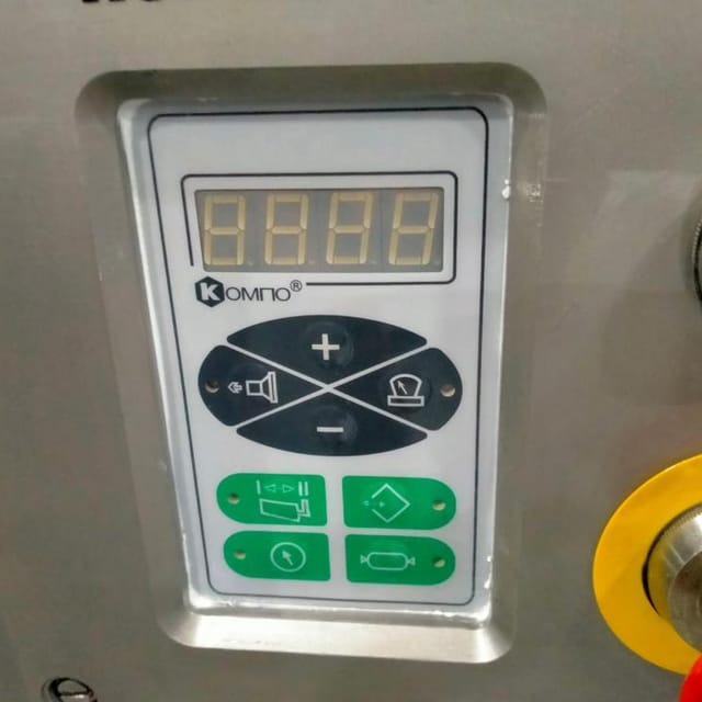 Шприц КОМПО-1500 с бункером инв.14535