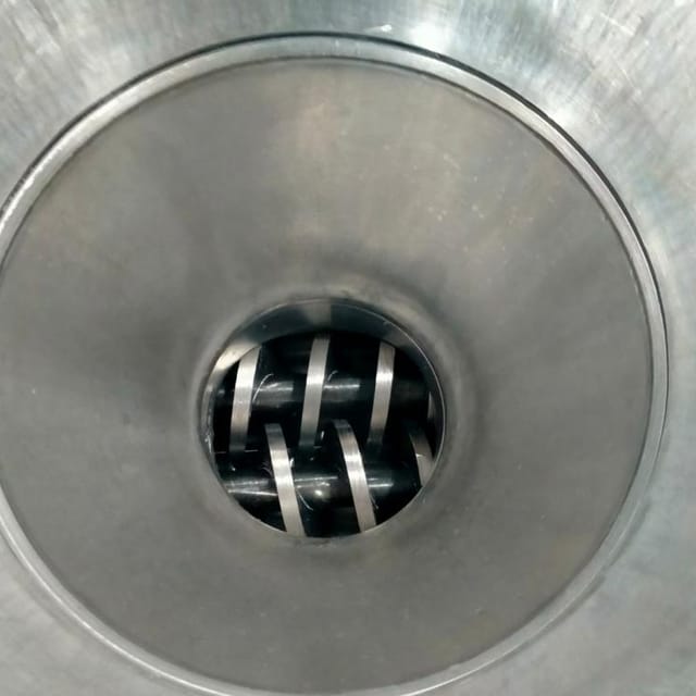 Шприц КОМПО-1500 с бункером инв.14535