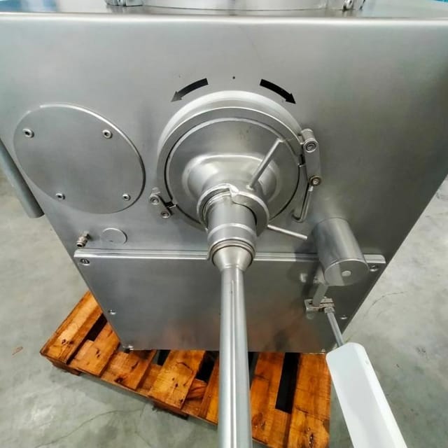 Шприц КОМПО-1500 с бункером инв.14535