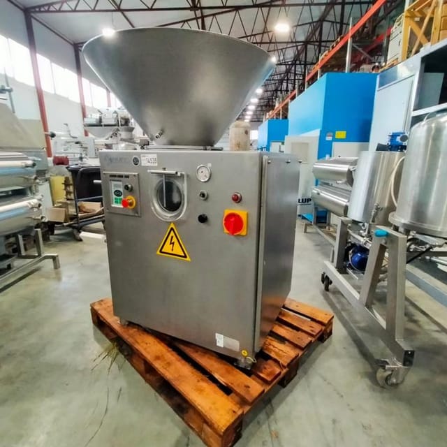 Шприц КОМПО-1500 с бункером инв.14535