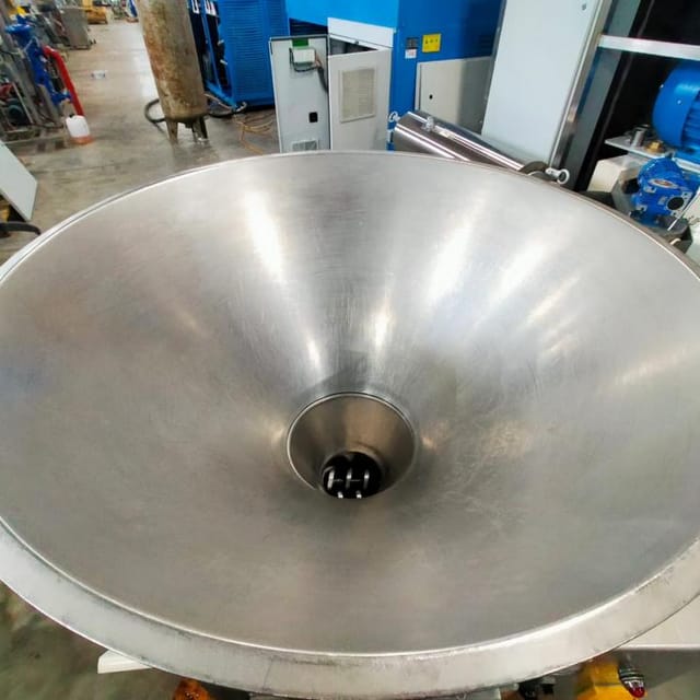 Шприц КОМПО-1500 с бункером инв.14535