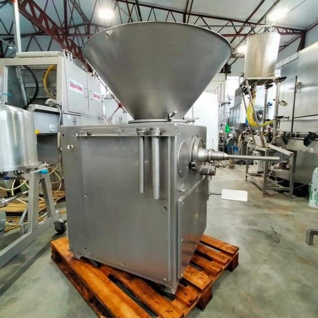 Шприц КОМПО-1500 с бункером инв.14535