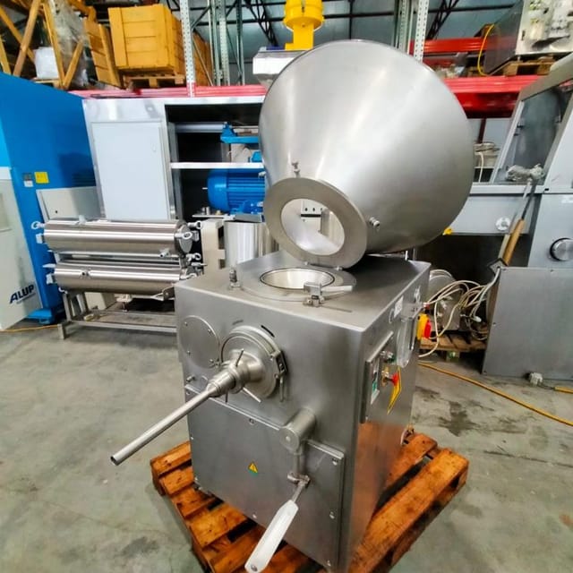 Шприц КОМПО-1500 с бункером инв.14535