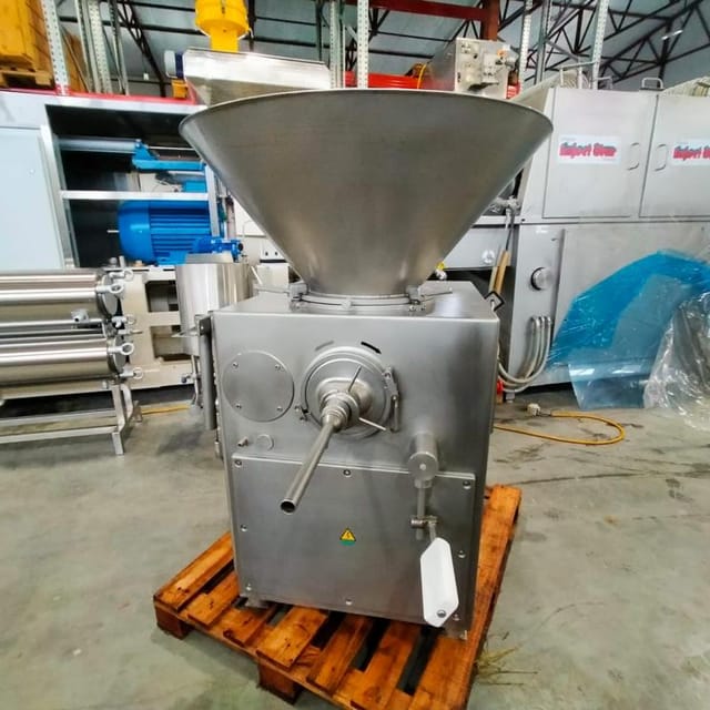 Шприц КОМПО-1500 с бункером инв.14535