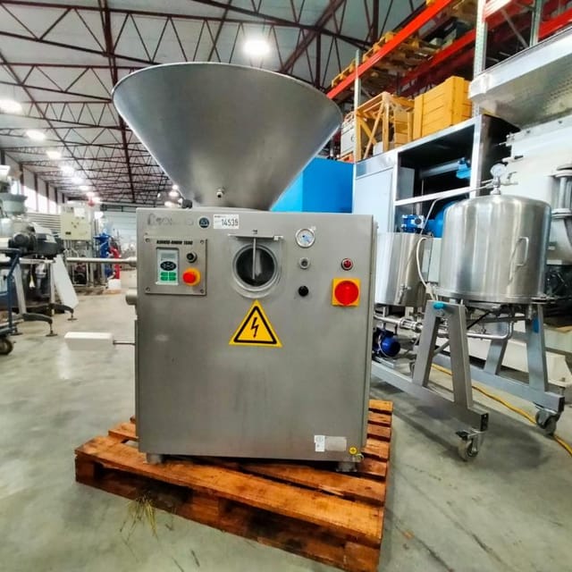 Шприц КОМПО-1500 с бункером инв.14535