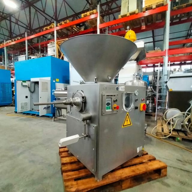 Шприц КОМПО-1500 с бункером инв.14535