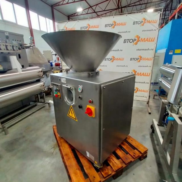 Шприц КОМПО-1500 с бункером инв.14535