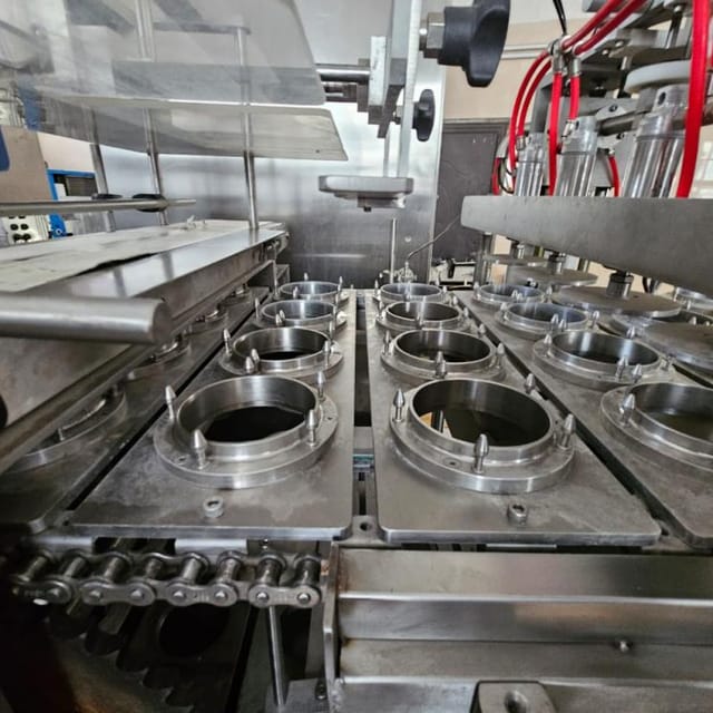 Фасовщик в стакан АДНК -39Д четырехрядный инв.11764