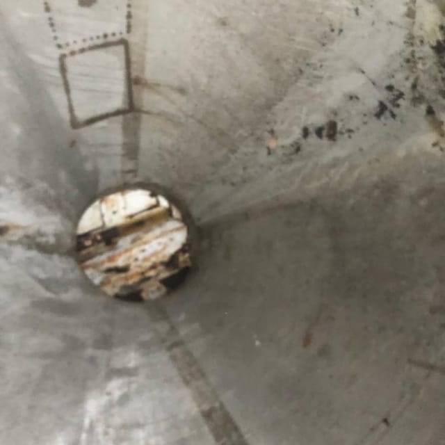 Емкость с конусным дном 2000л инв.12505