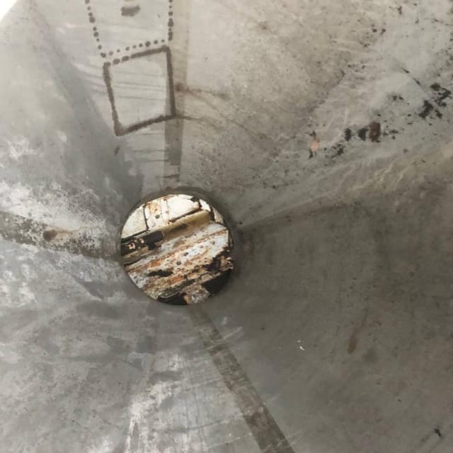 Емкость с конусным дном 2000л инв.12505