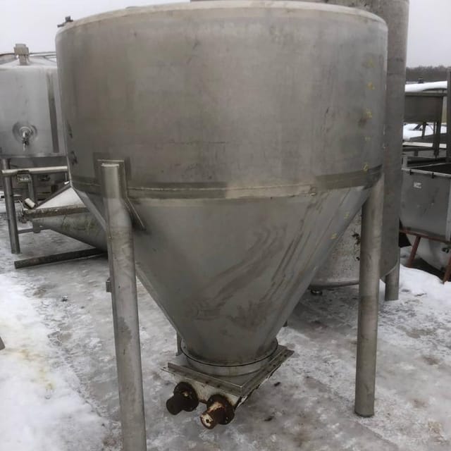 Емкость с конусным дном 2000л инв.12505