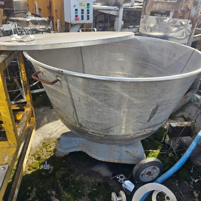 Дежи для тестомеса объемом 330л  инв.9842, инв.9840